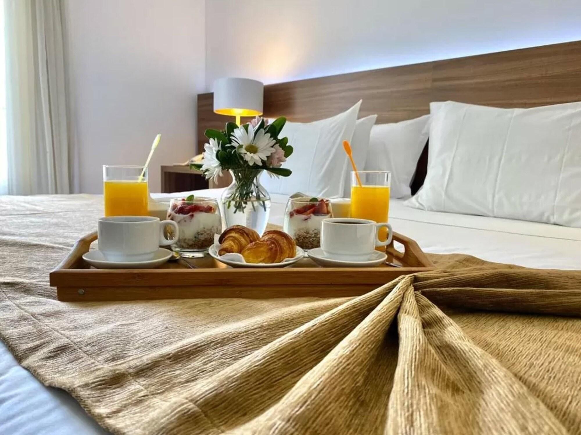 Parque Hotel Jean Clevers Punta del Este Exterior photo Room service