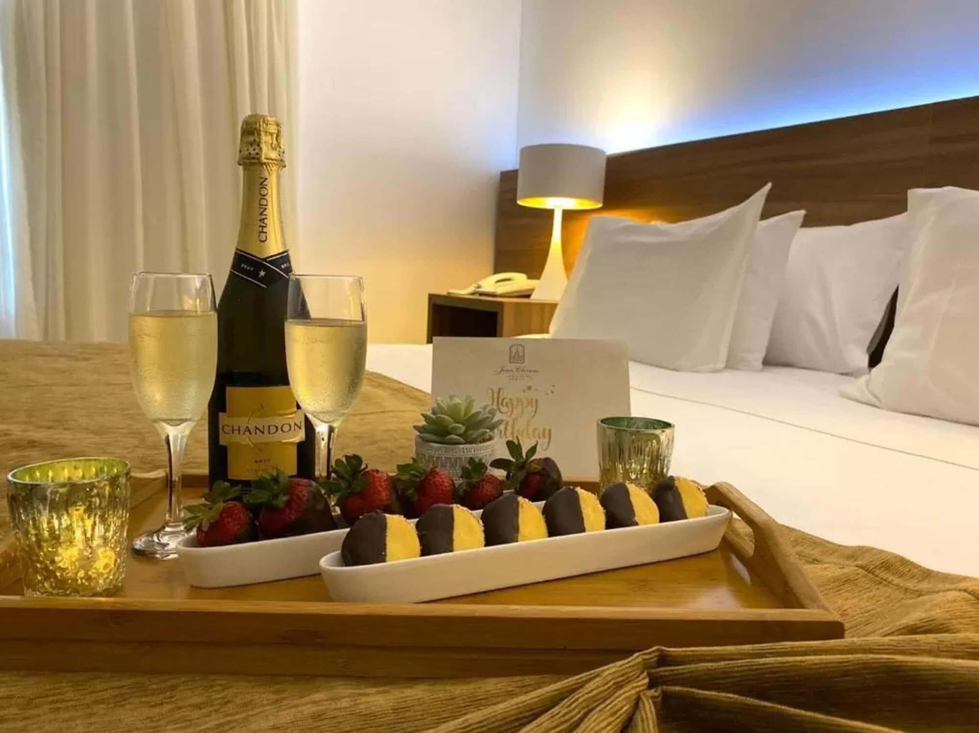 Parque Hotel Jean Clevers Punta del Este Exterior photo A room service tray