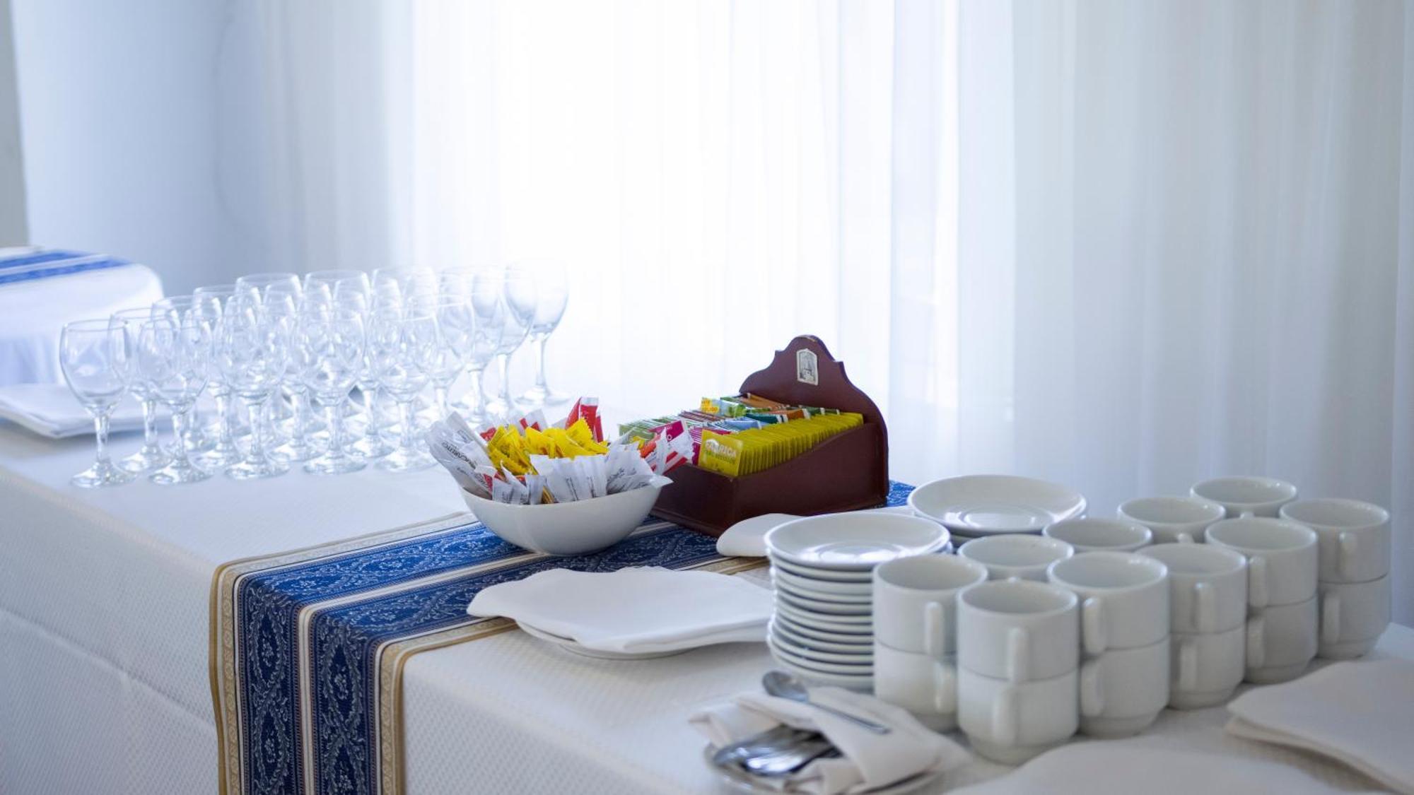 Parque Hotel Jean Clevers Punta del Este Exterior photo A table set for a buffet