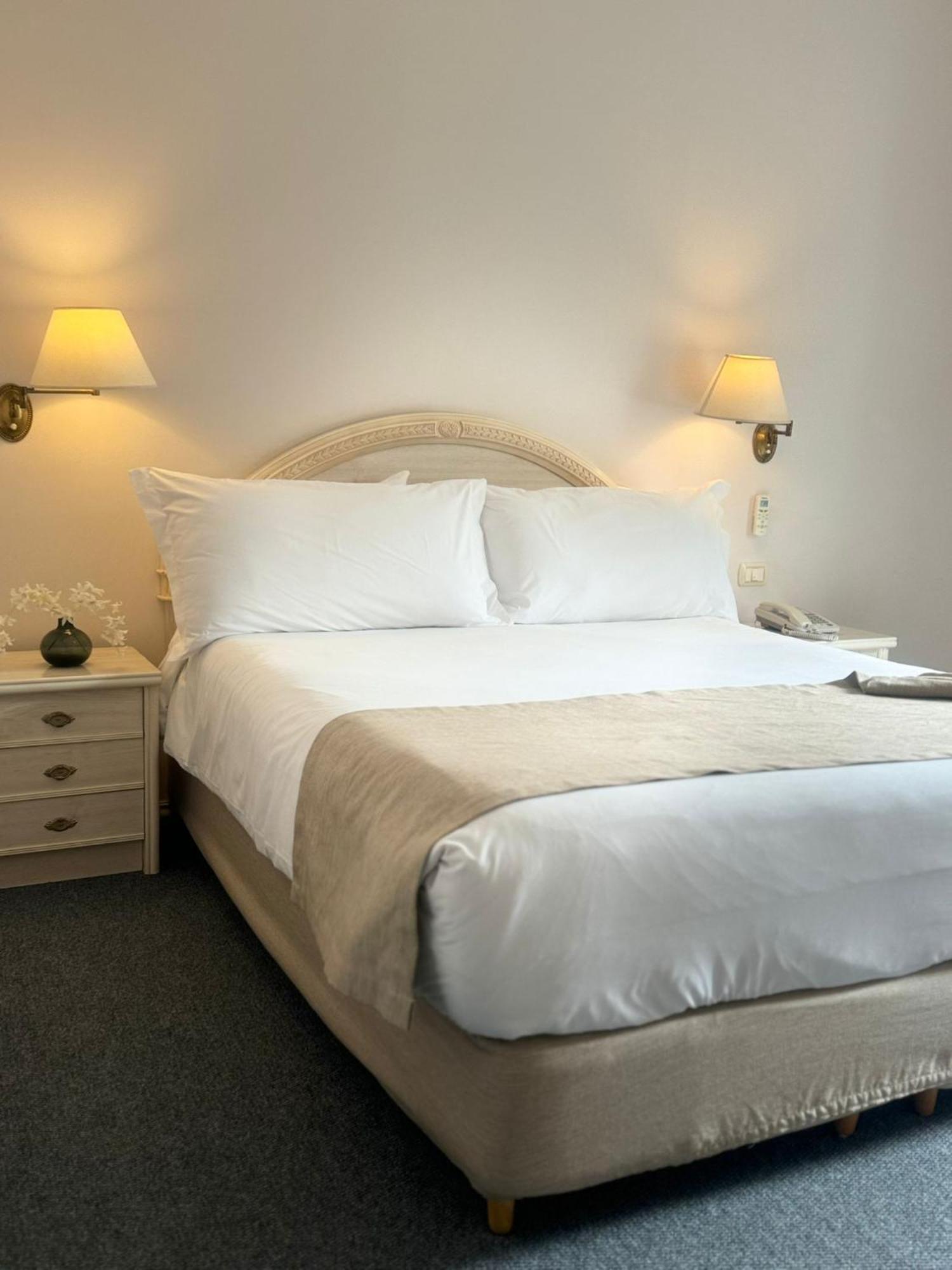 Parque Hotel Jean Clevers Punta del Este Exterior photo A bed