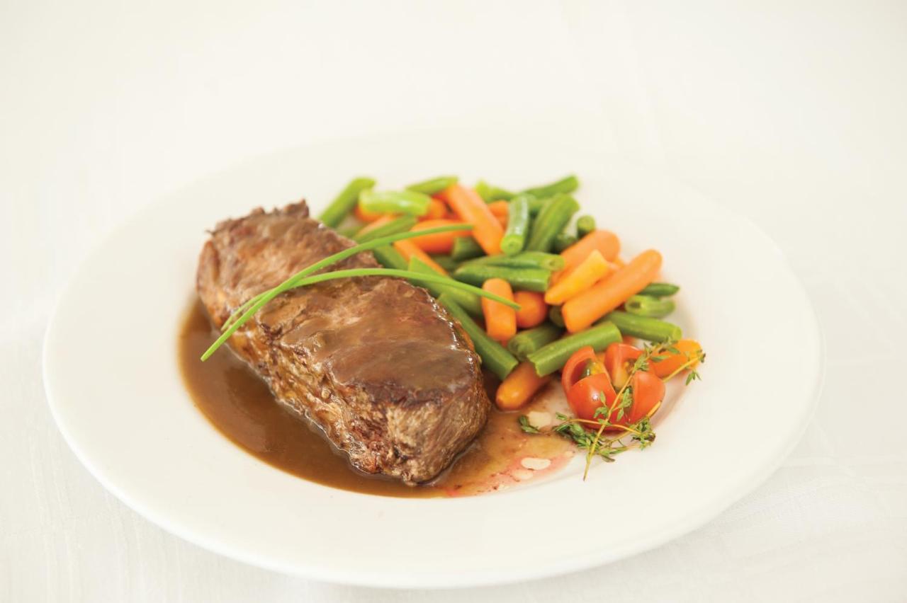 Parque Hotel Jean Clevers Punta del Este Exterior photo A plate of braised ox cheek
