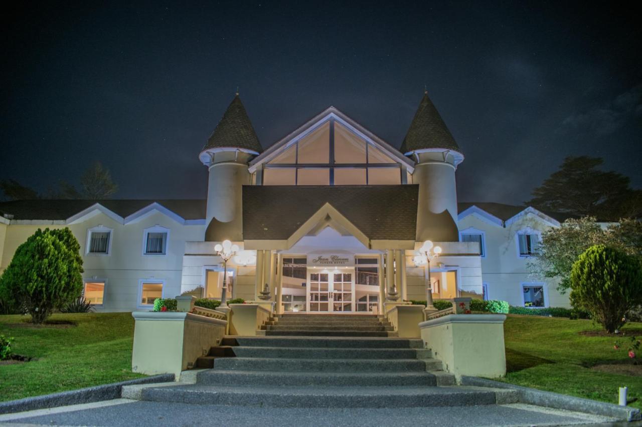 Parque Hotel Jean Clevers Punta del Este Exterior photo The clubhouse at the Royal County Down Golf Club
