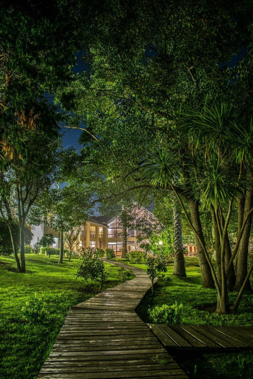 Parque Hotel Jean Clevers Punta del Este Exterior photo The hotel at night